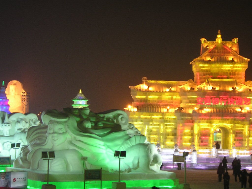 snowsculpture.jpg